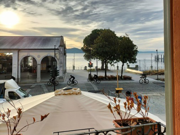 Appartamento in palazzotto d’epoca fronte lago
