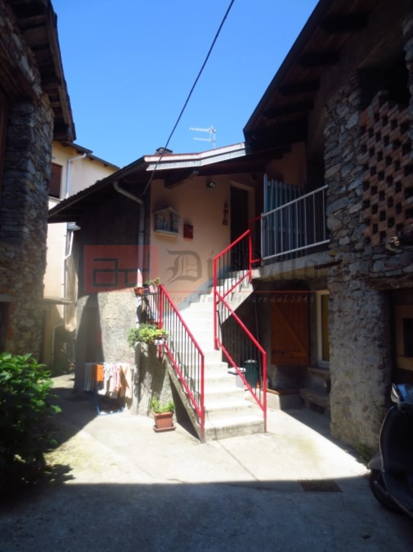 12774-immobiliaredipalo-alloggioarizzano- 01_facciata Appartamento indipendente in centro paese