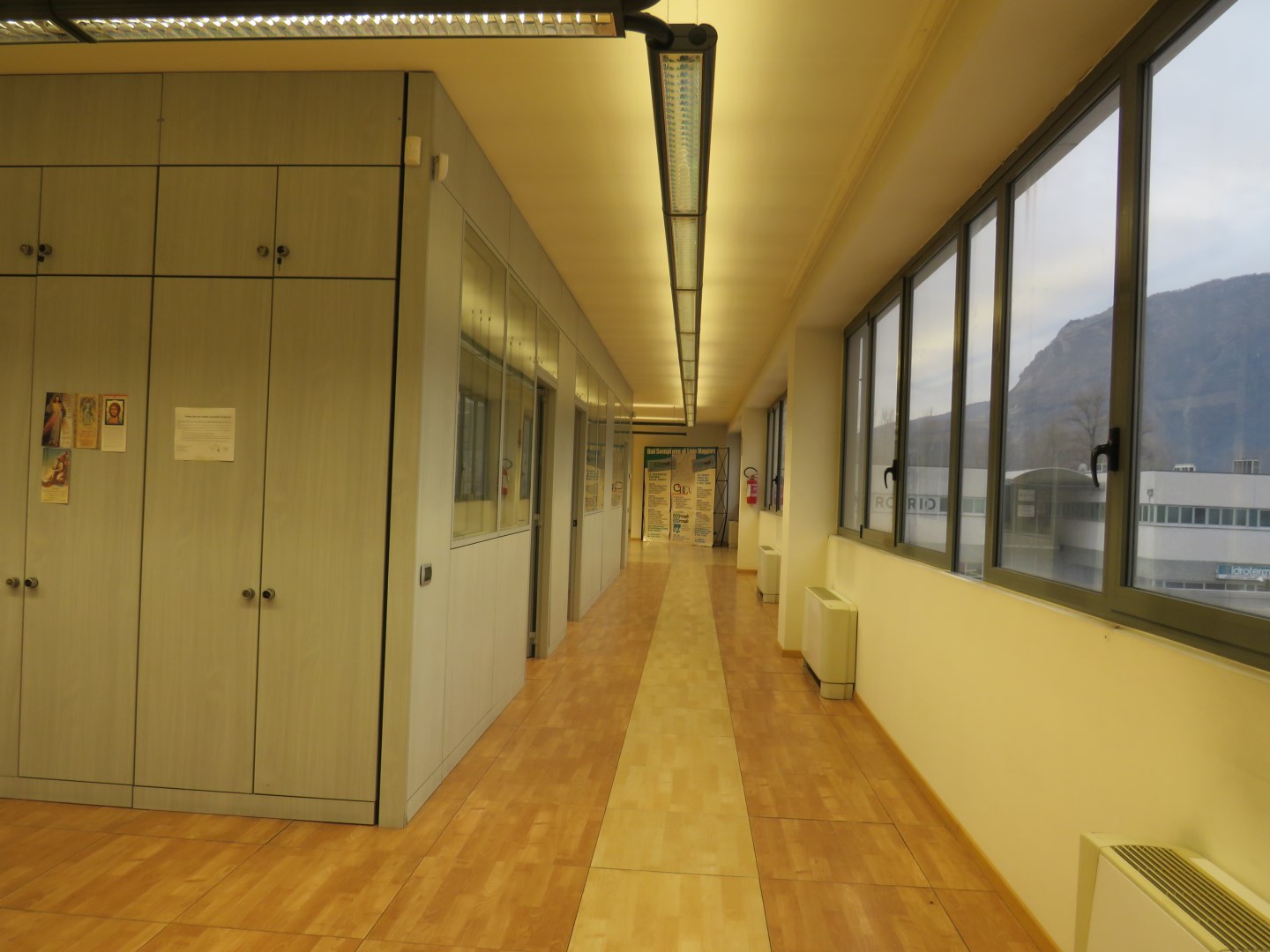 13381-immobiliaredipalo-ufficiofondotoce- 12_corridoio Luminosissimo ufficio in posizione strategica