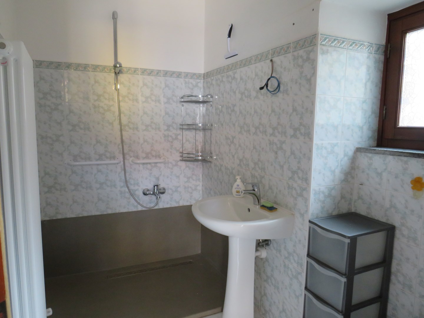13666-immobiliaredipalo-alloggioviasancarlo- 08_bagno Appartamento indipendente vicinissimo al lago