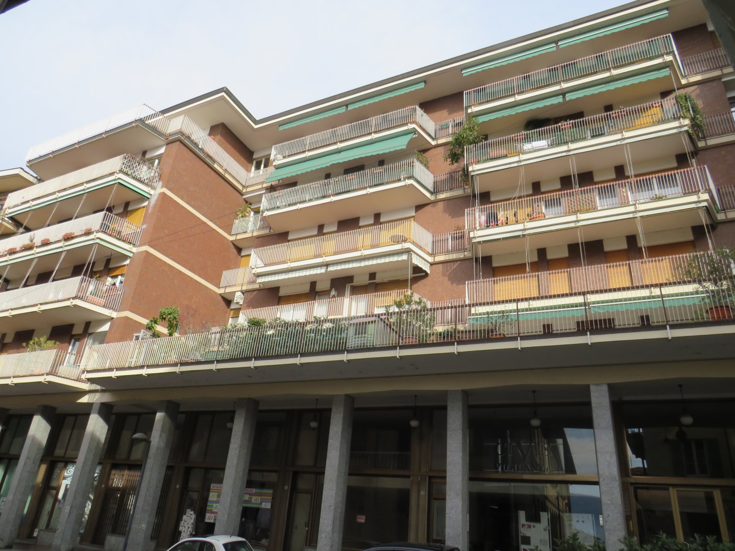 13674-immobiliaredipalo-alloggiomarconi- 03_facciata2 Appartamento centrale di ampia metratura