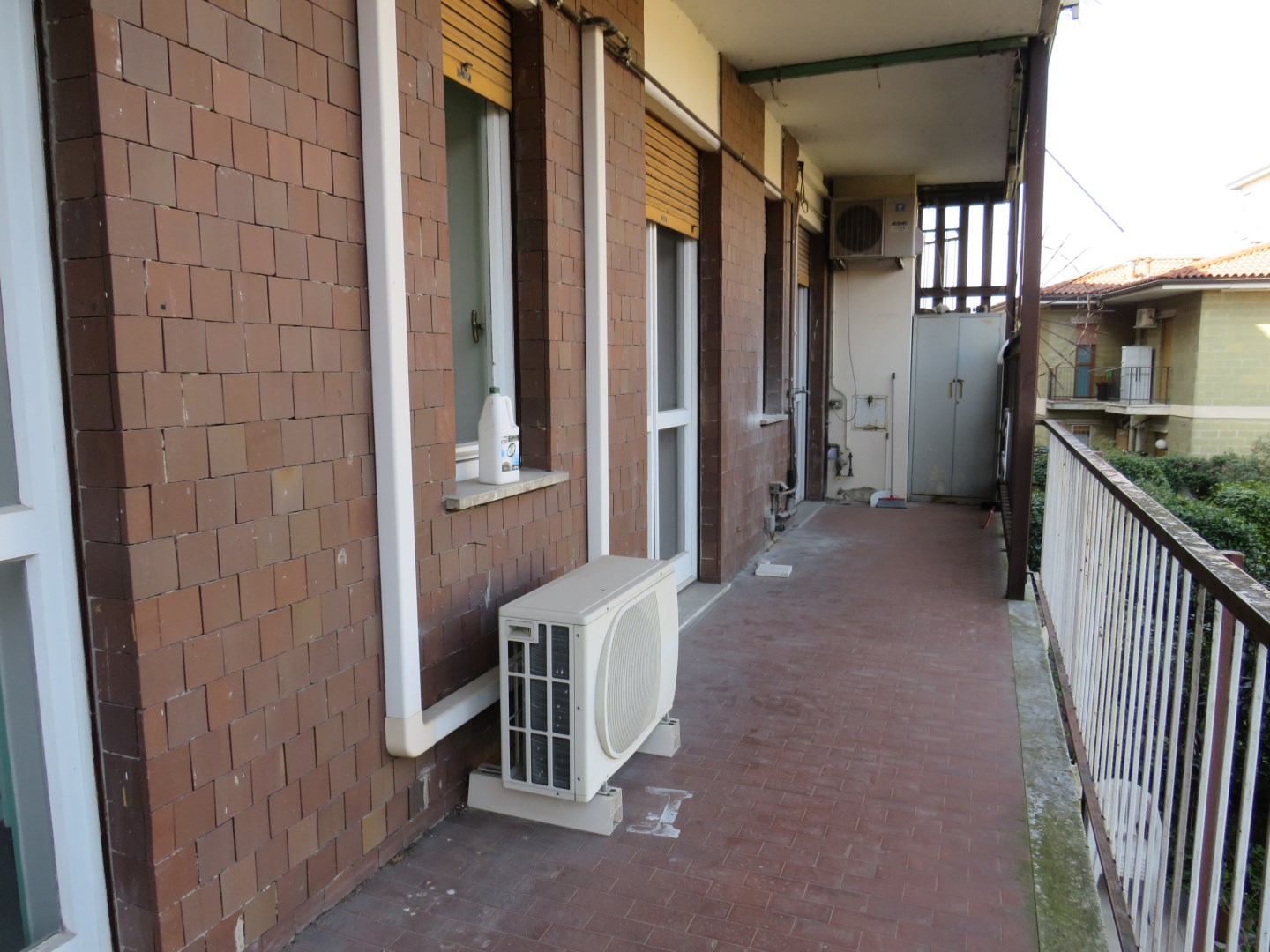 13674-immobiliaredipalo-alloggiomarconi- 12_terrazzodietro Appartamento centrale di ampia metratura