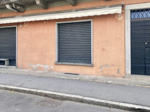 Negozio centrale su strada di passaggio