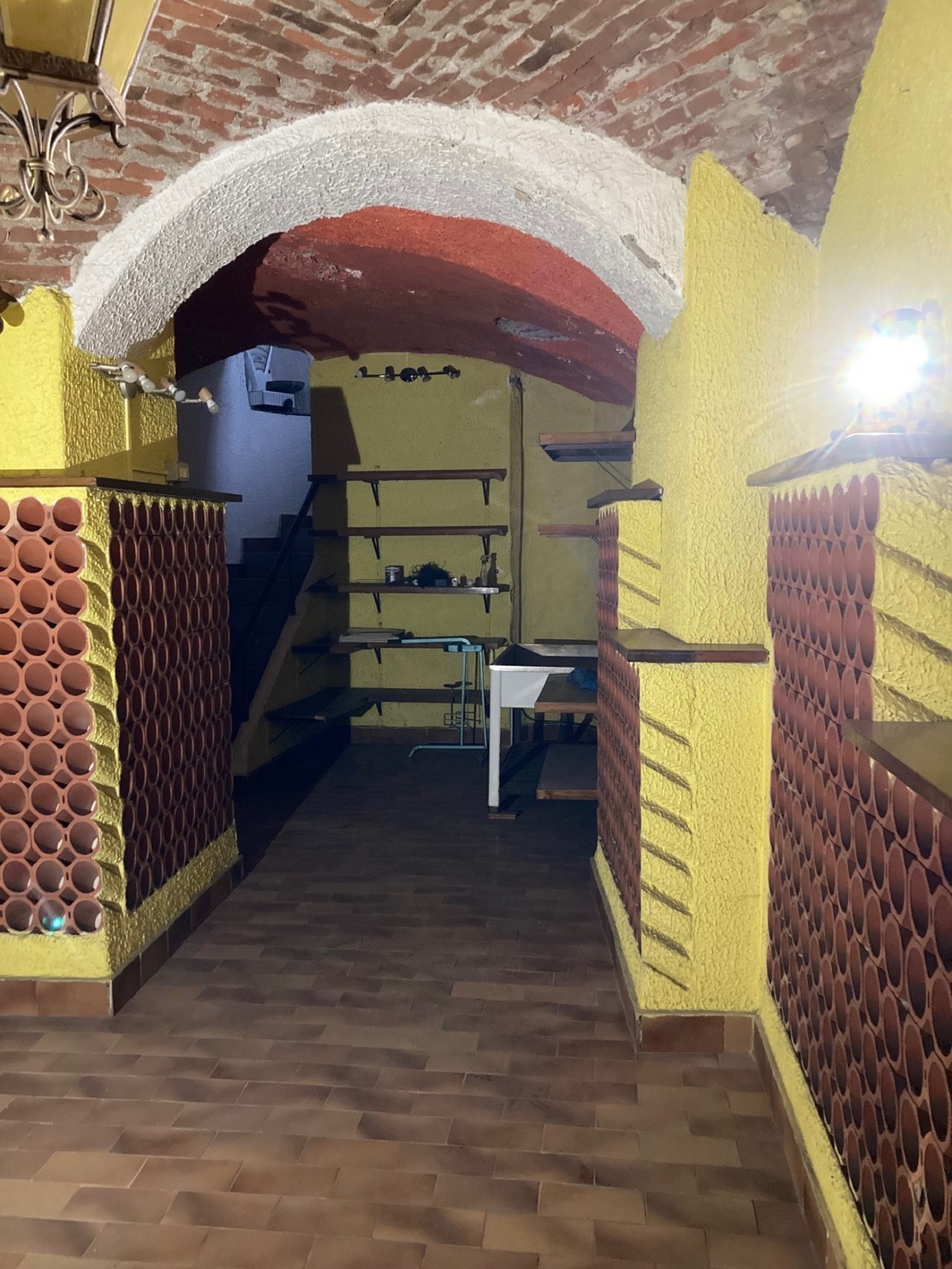 13712-immobiliaredipalo-negoziopallanza-08_cantina Negozio centrale su strada di passaggio