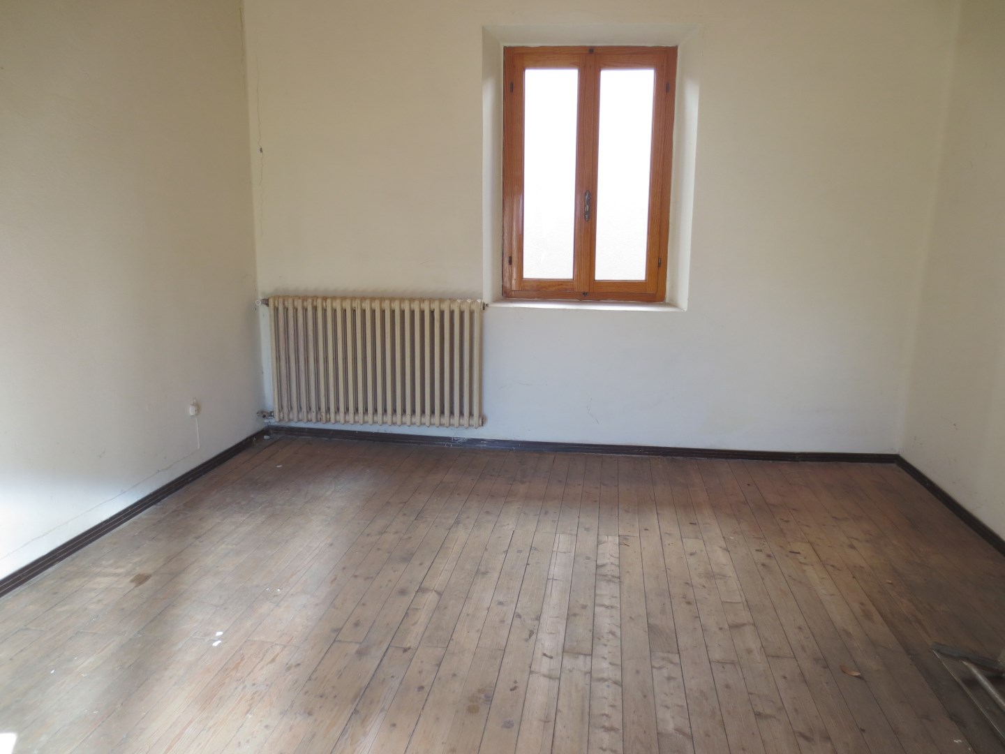 13724-immobiliaredipalo-rusticocavandone- 06_camera2 Appartamento da ristrutturare sulle alture