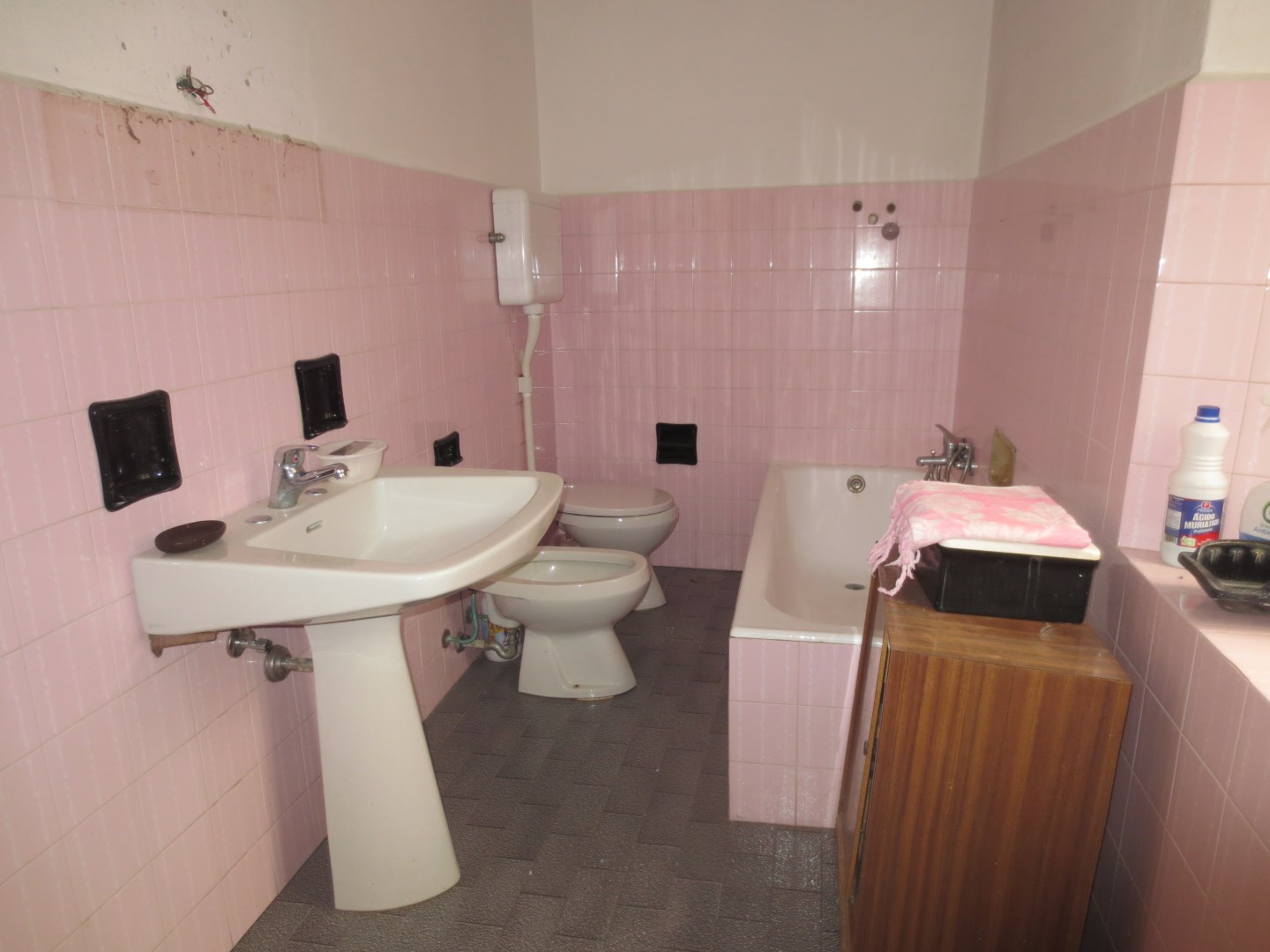 13724-immobiliaredipalo-rusticocavandone- 07_bagno Appartamento da ristrutturare sulle alture