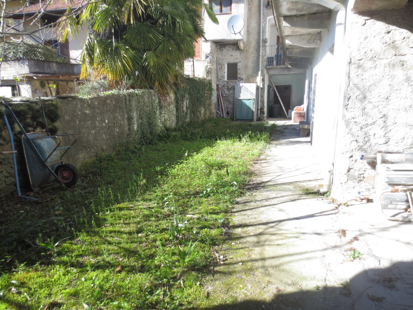 13724-immobiliaredipalo-rusticocavandone- 09_giardinocomune Appartamento da ristrutturare sulle alture