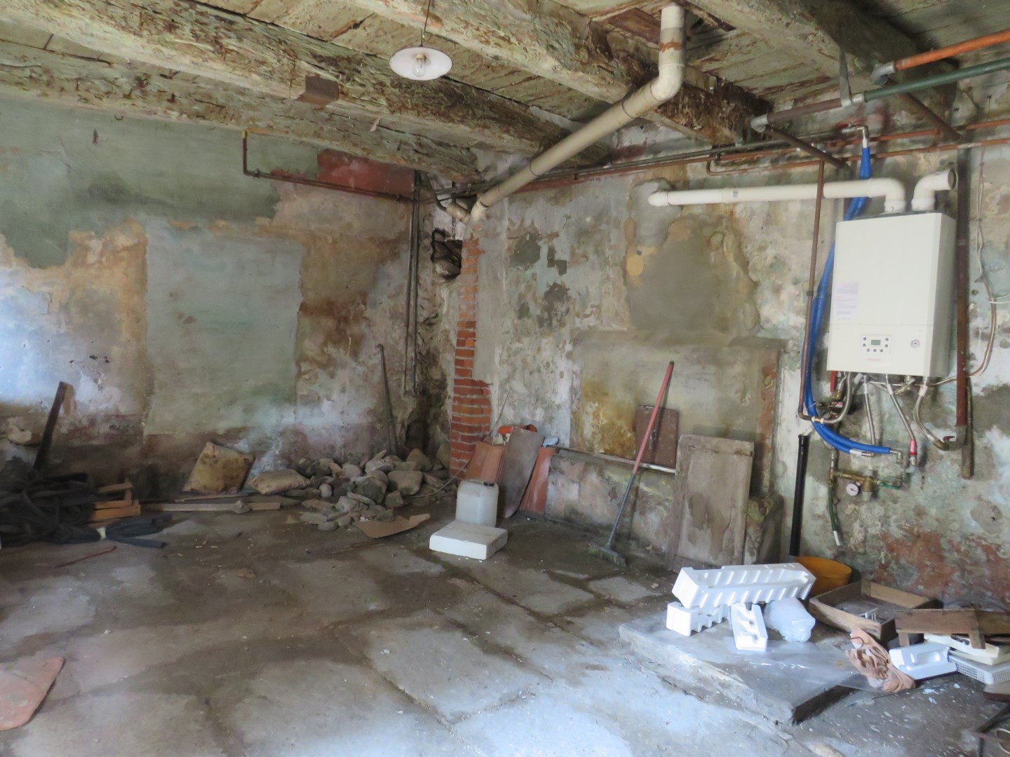 13724-immobiliaredipalo-rusticocavandone- 10_cantina Appartamento da ristrutturare sulle alture