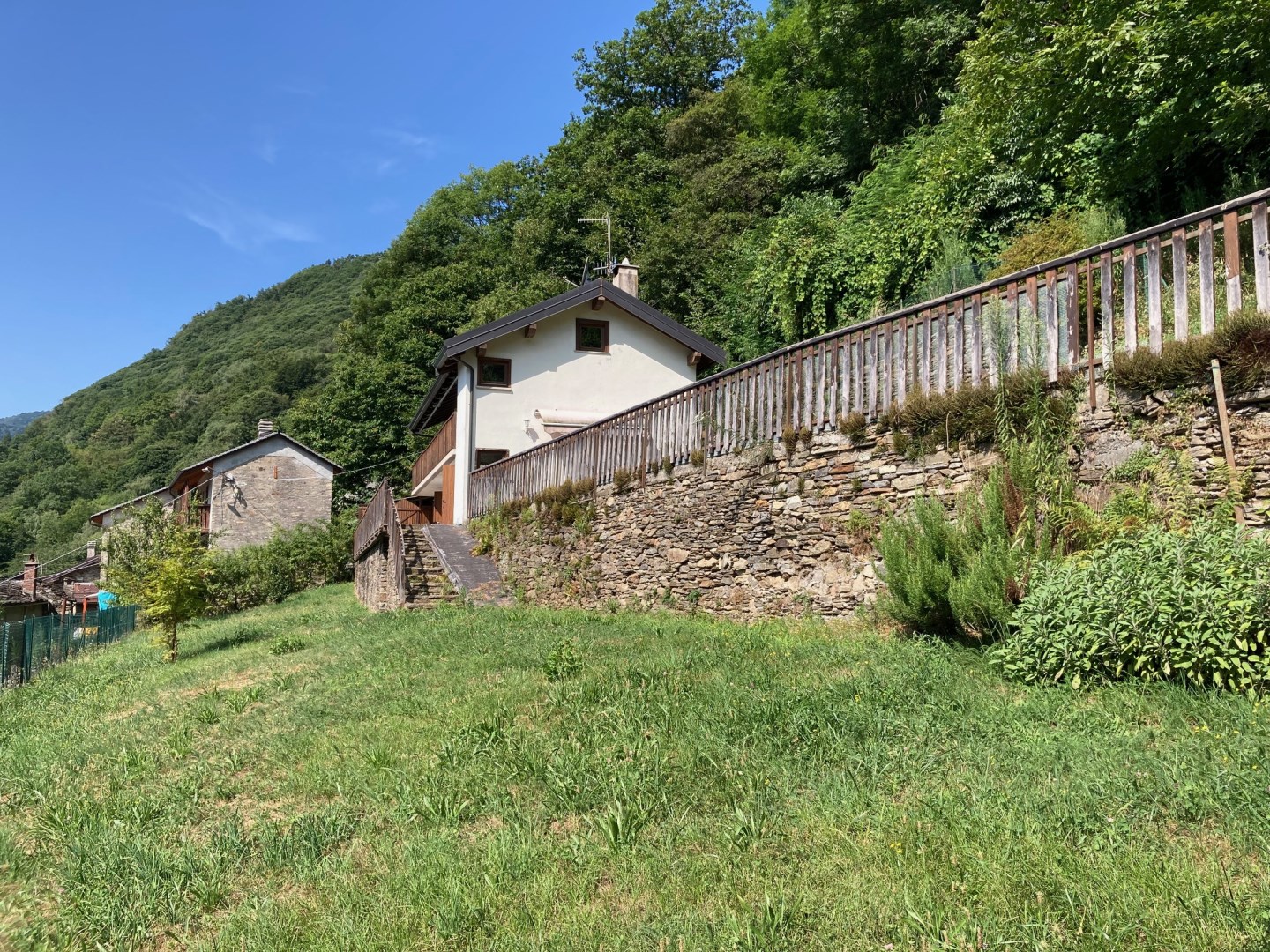 13727-immobiliaredipalo-casacicogna- 03_giardino2 Casa indipendente con giardino privato in Val Grande