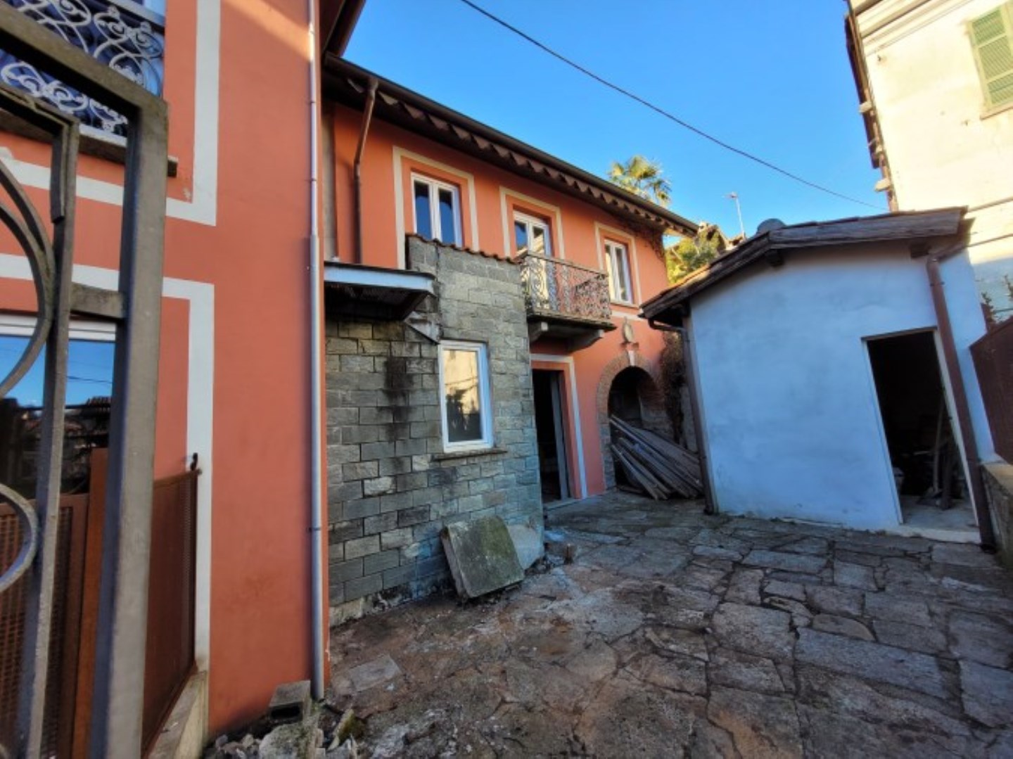 13756-immobiliaredipalo-casacarpugnino- 02_cortile Casa indipendente con corte privata