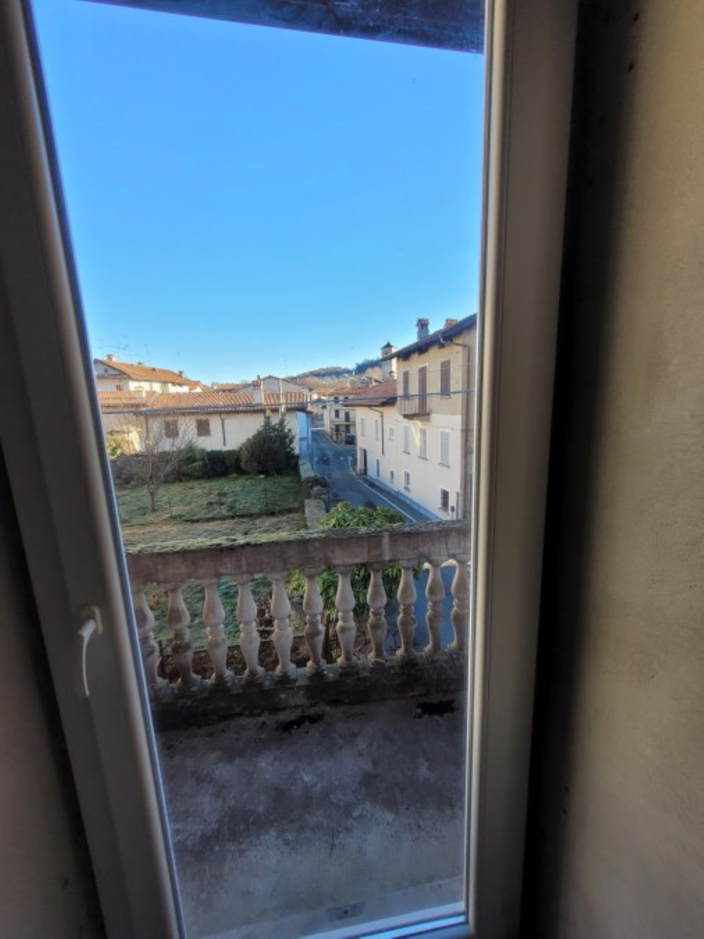 13756-immobiliaredipalo-casacarpugnino- 07_balcone Casa indipendente con corte privata