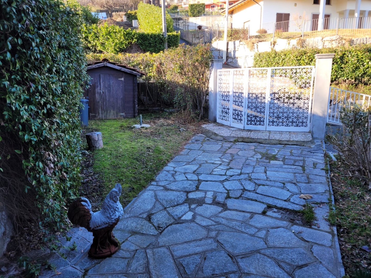 13774-immobiliaredipalo-villamagognino- 02_giardino Villa vista lago con giardino privato