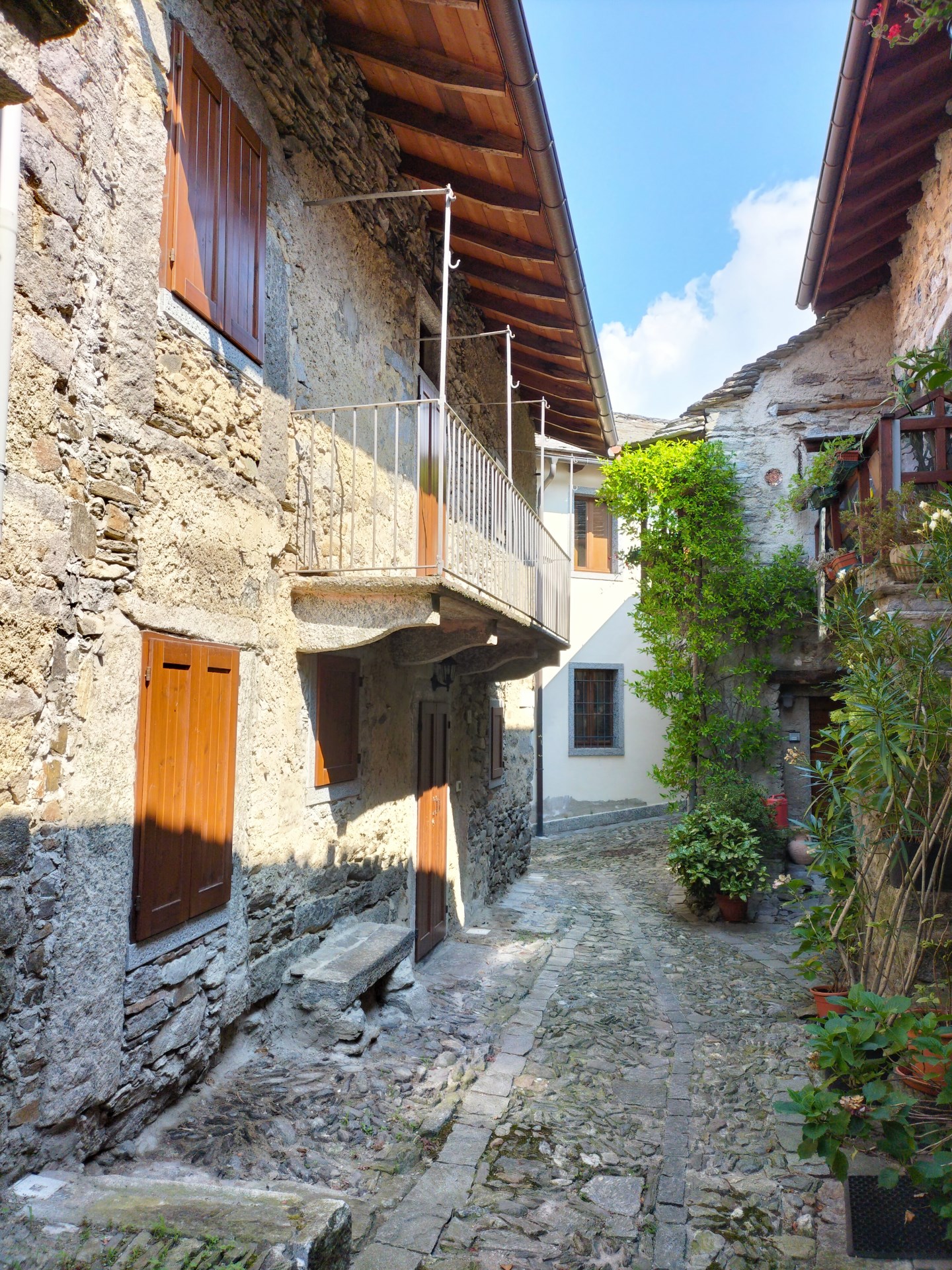 13789-immobiliaredipalo-casacavandone- 01_facciata Affascinante Casa in sasso in perfetto stato