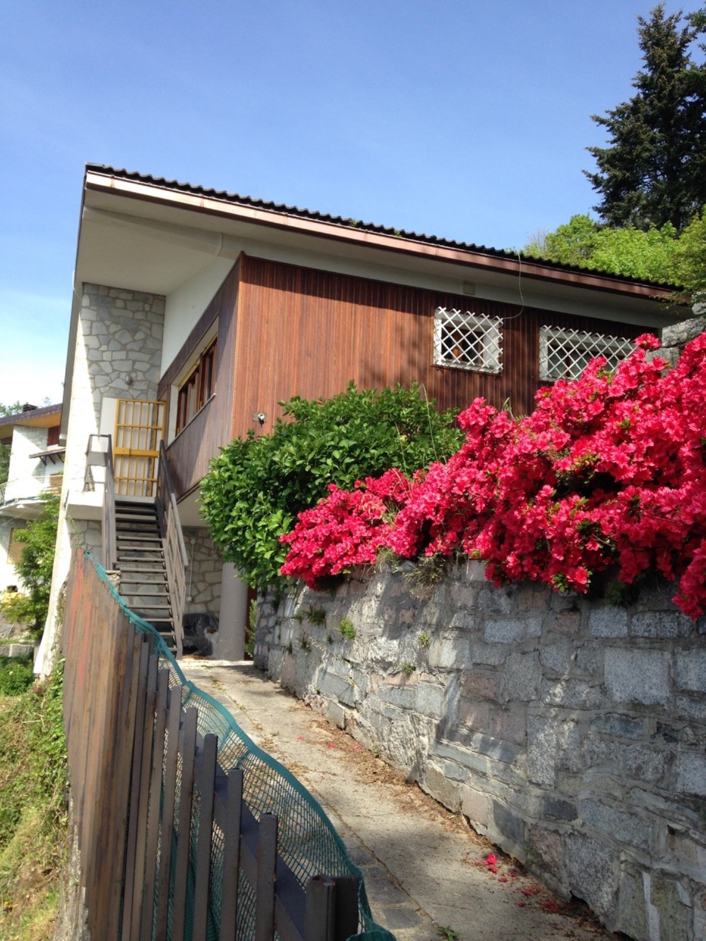13793-immobiliaredipalo-villasassodipala- 02_facciata Villetta con vista lago panoramica