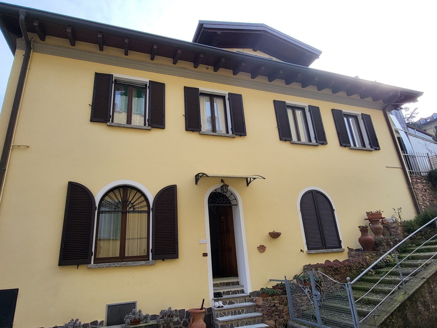 13834-immobiliaredipalo-casameina- 01_facciata Casa indipendente con bellissimo giardino