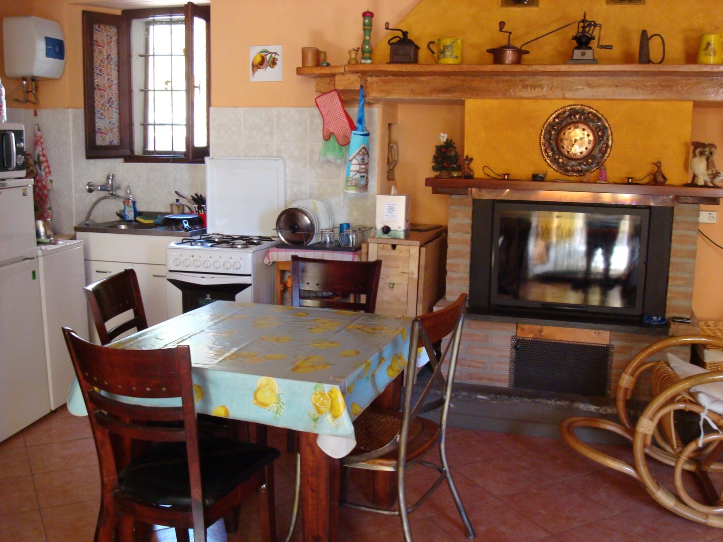 21-immobiliaredipalo-casacomero- 04_cucina Casa tipica dei luoghi immersa nella tranquillità