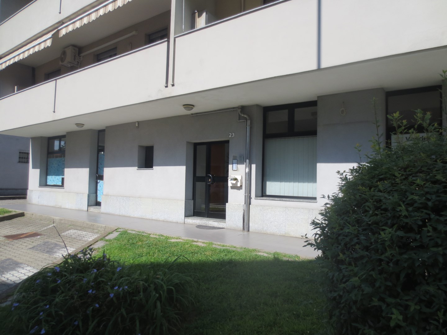 13131-immobiliaredipalo-negoziopallanza- 05_facciata2 Negozio a Sant’Anna
