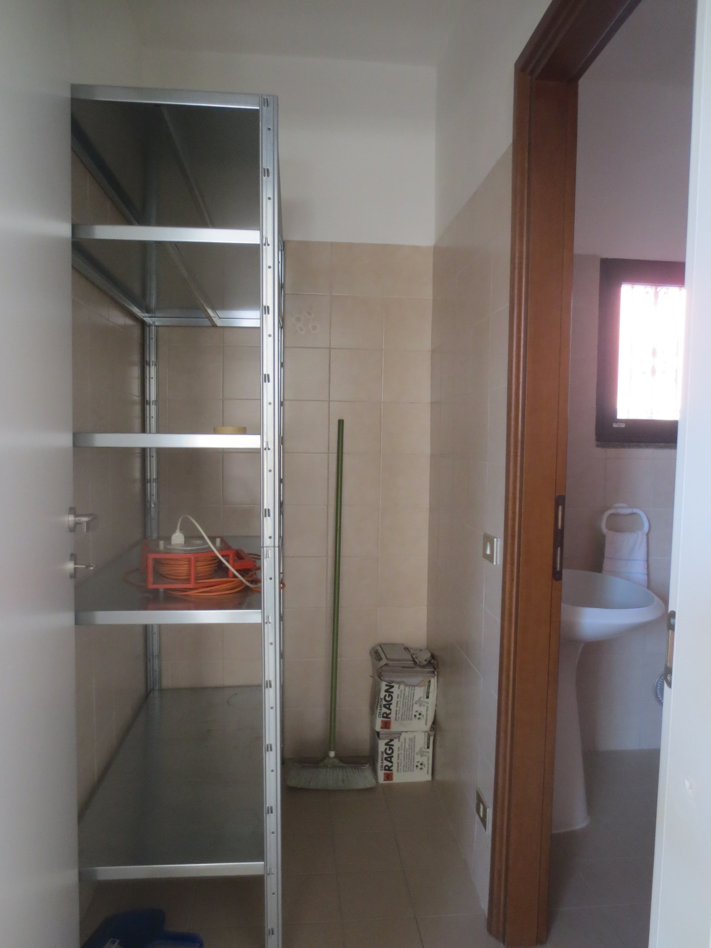 13131-immobiliaredipalo-negoziopallanza- 08_ripostiglio Negozio a Sant’Anna