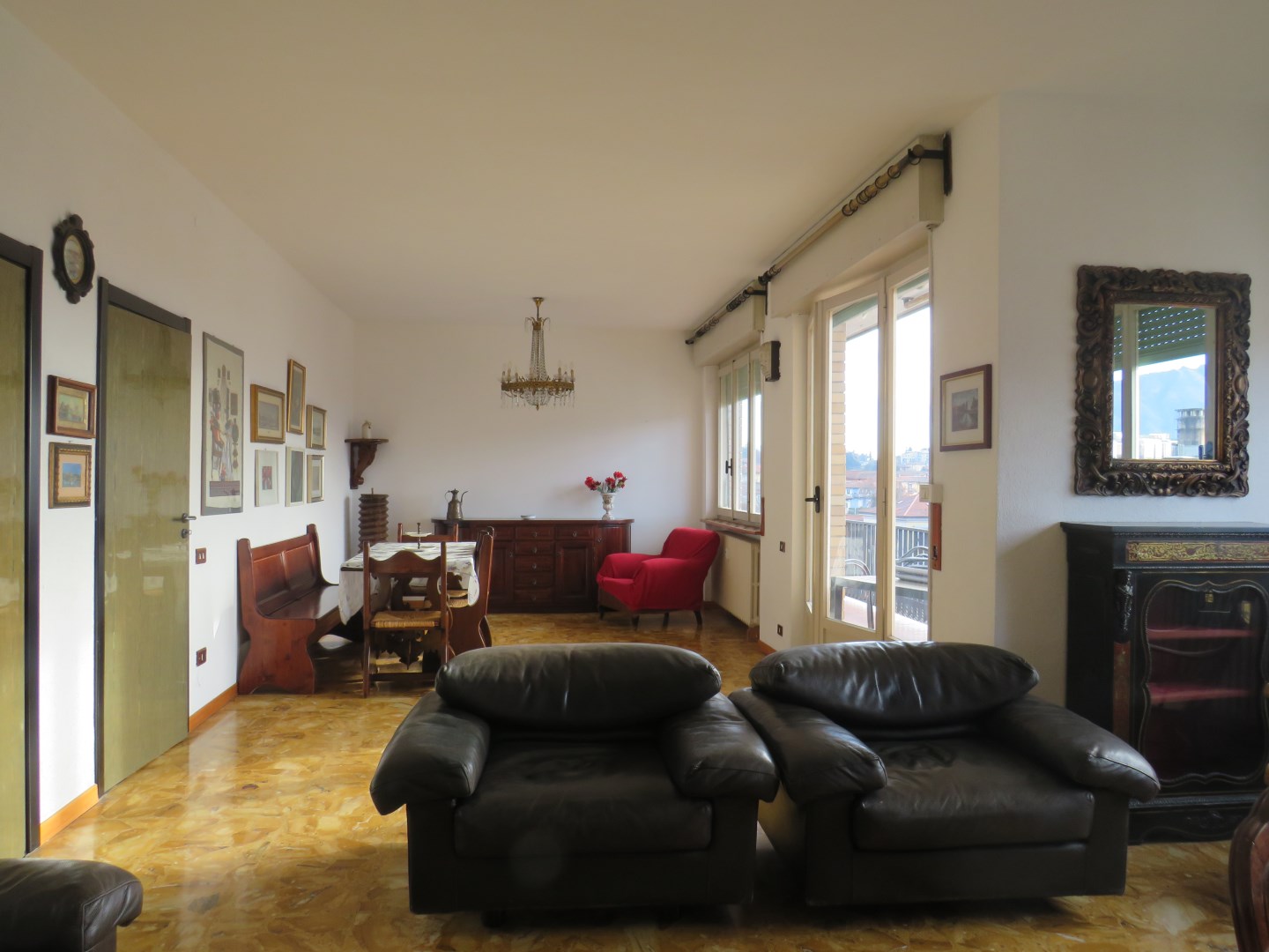 13298-immobiliaredipalo-alloggiopallanza- 05_sala Appartamento all’ultimo piano con bella vista lago