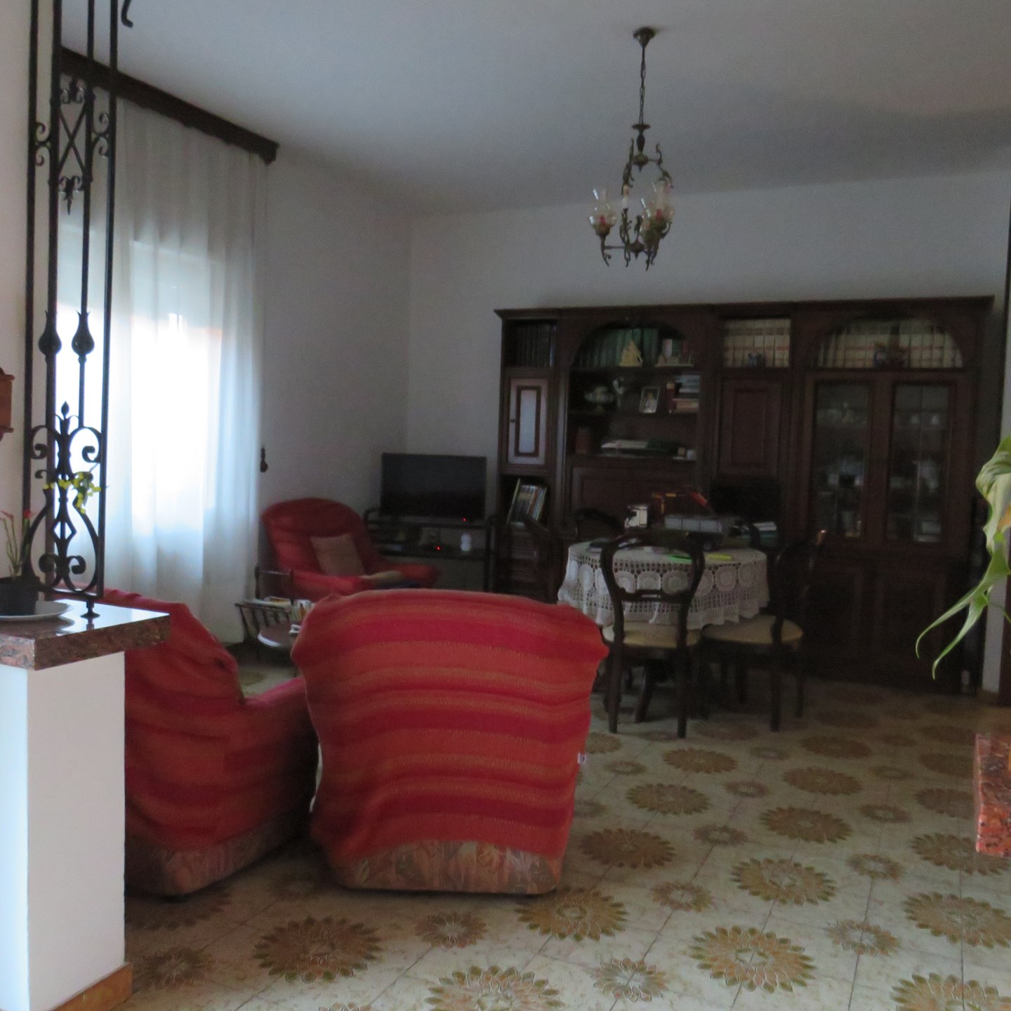 13810-immobiliaredipalo-villaferiolo- 08_sala2 Villa di grande metratura con parco pianeggiante
