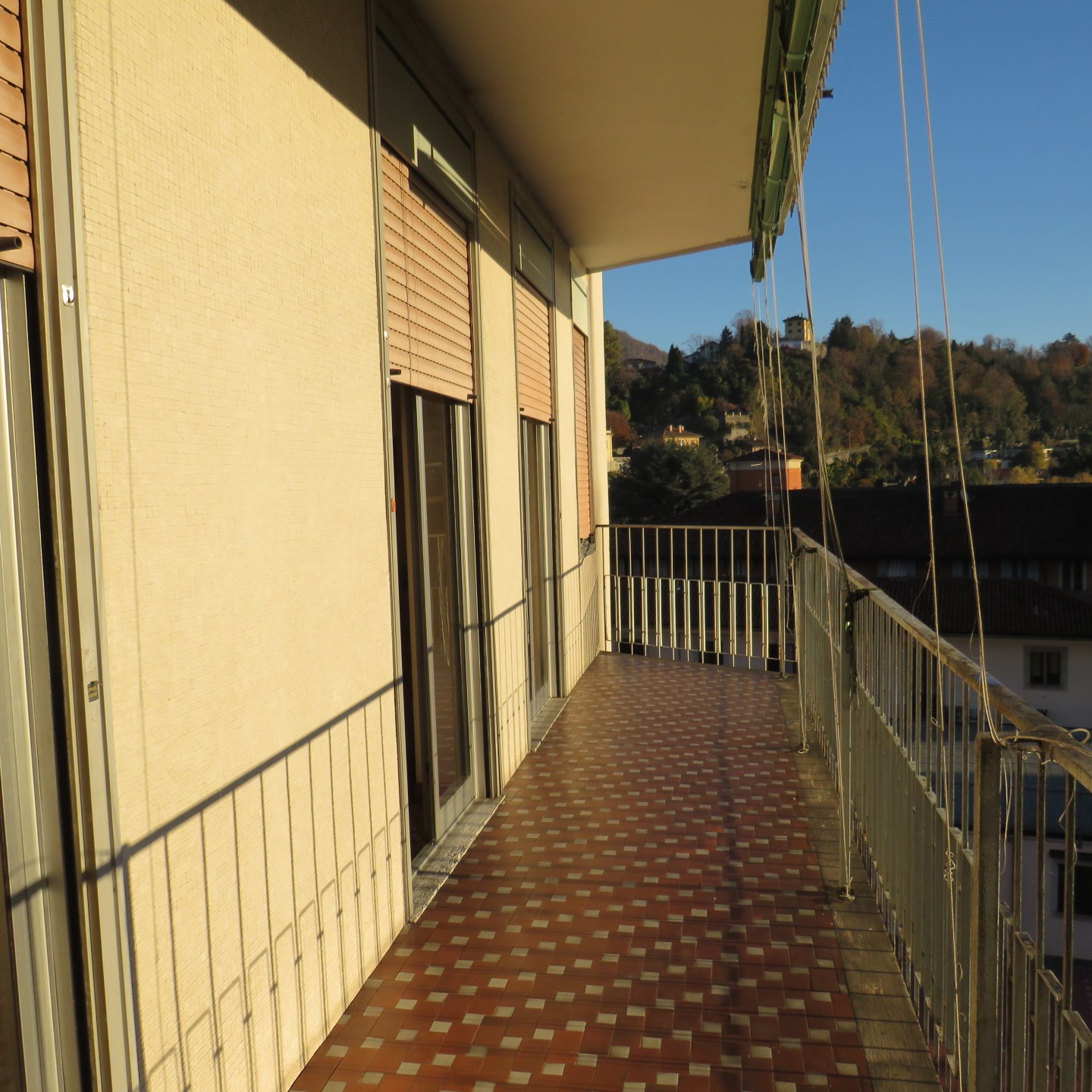 13822-immobiliaredipalo-alloggiointra- 03_terrazzo Appartamento vista lago a pochi passi dal lungolago