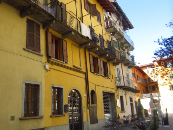 Monolocale arredato in centro Intra