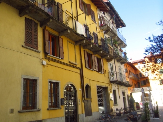 Monolocale arredato in centro Intra