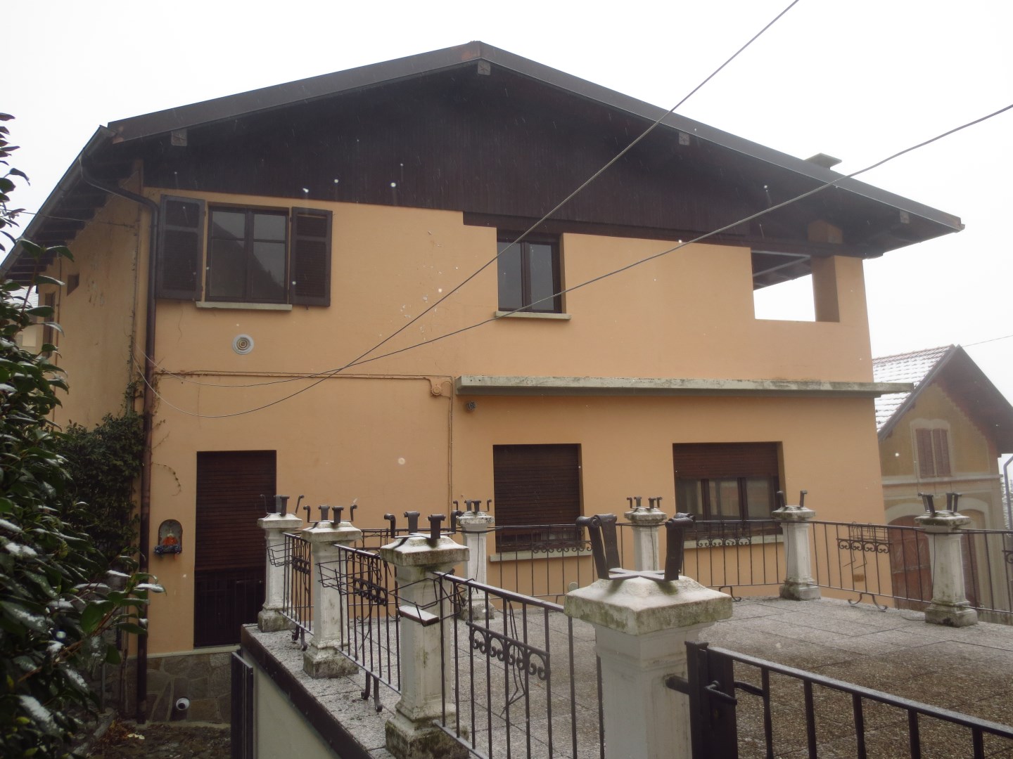 12983-immobiliaredipalo-alloggiopremeno- 01_facciata Alloggio in casa di due unità abitative