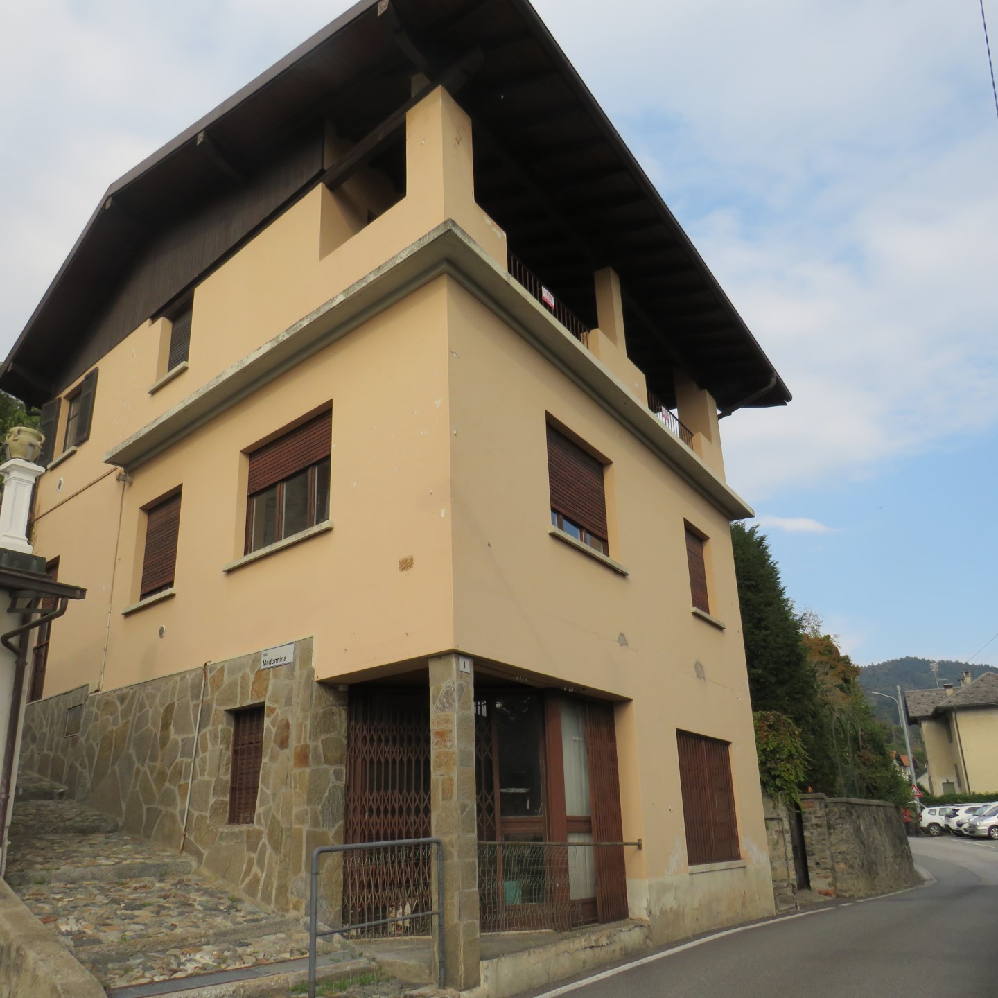 12983-immobiliaredipalo-alloggiopremeno- 03_facciata3 Alloggio in casa di due unità abitative